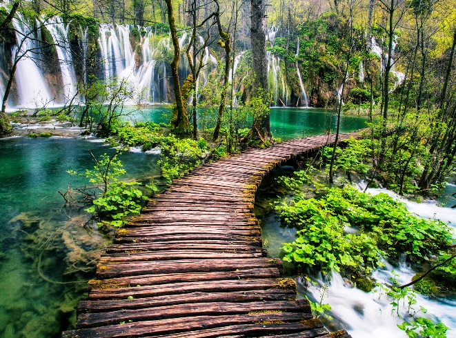 Edu Trail Plitvice & the magic of tufa making